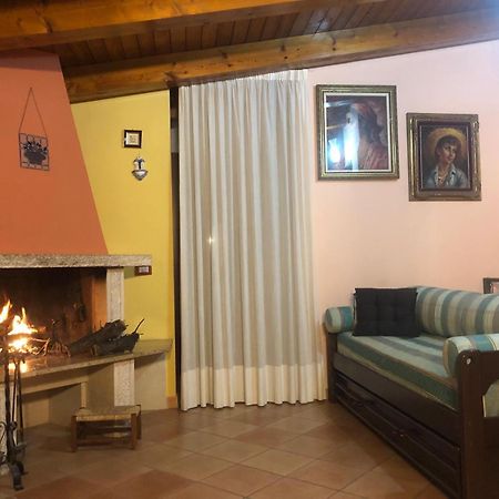 B&B La Rosa Salernes Extérieur photo