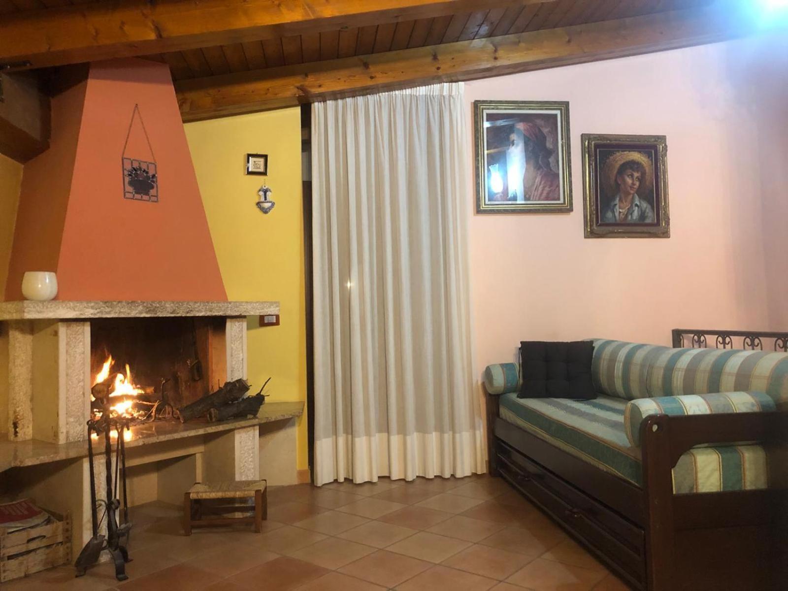 B&B La Rosa Salernes Extérieur photo