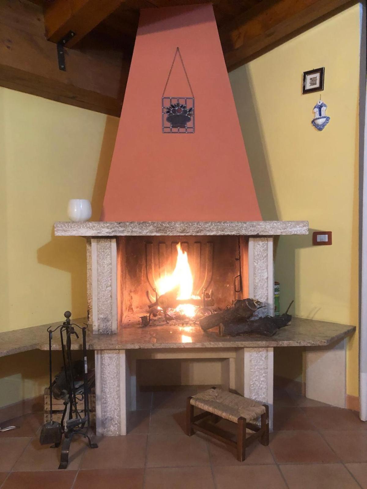 B&B La Rosa Salernes Extérieur photo