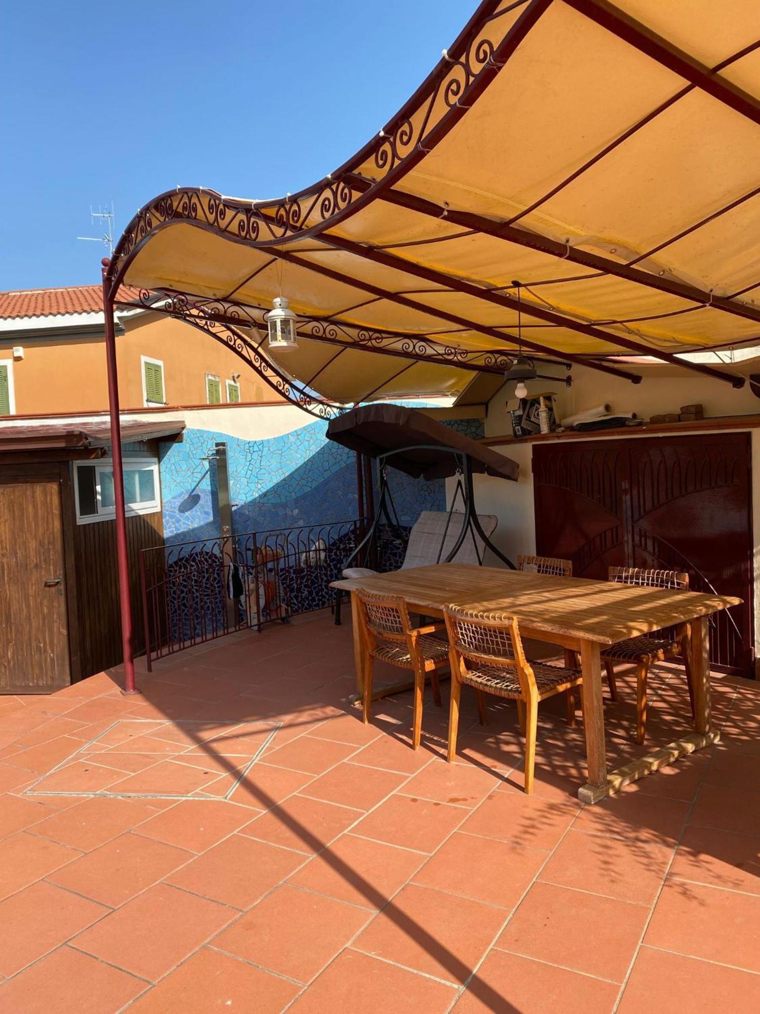 B&B La Rosa Salernes Extérieur photo