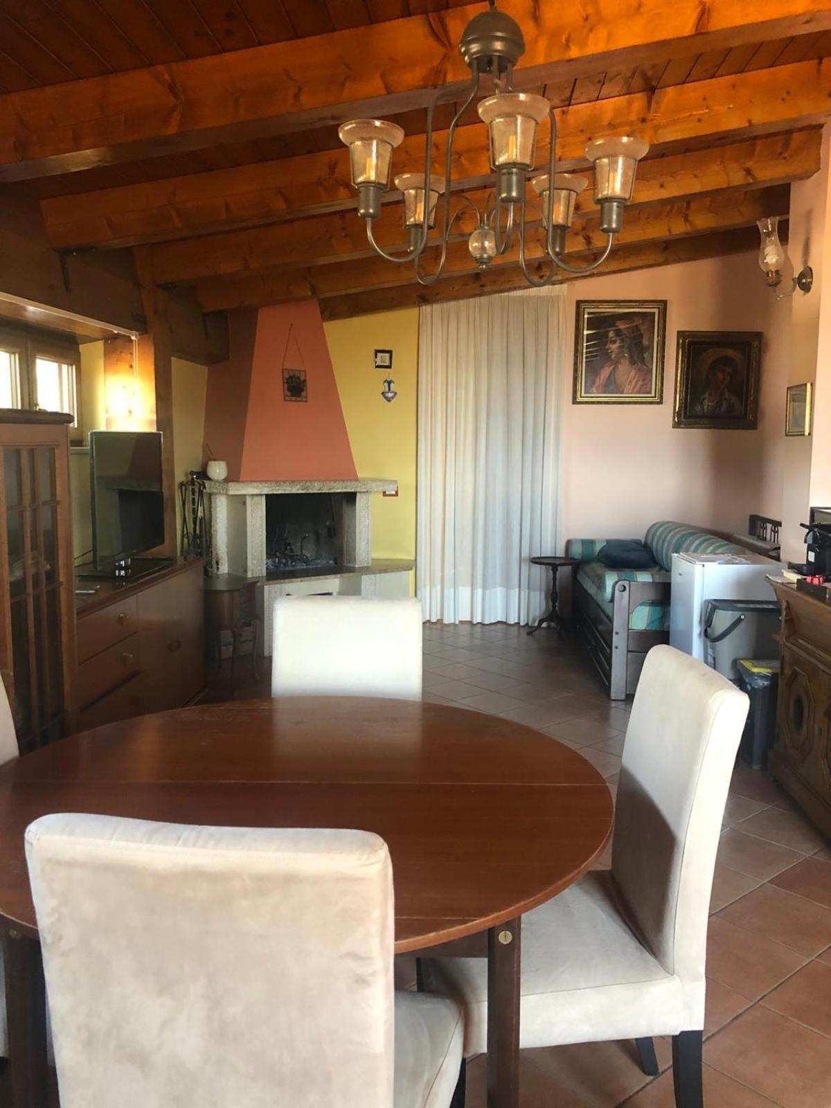 B&B La Rosa Salernes Extérieur photo